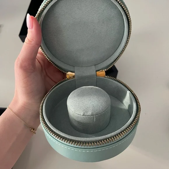 Wolf small jewelry box - Picture 2 of 4